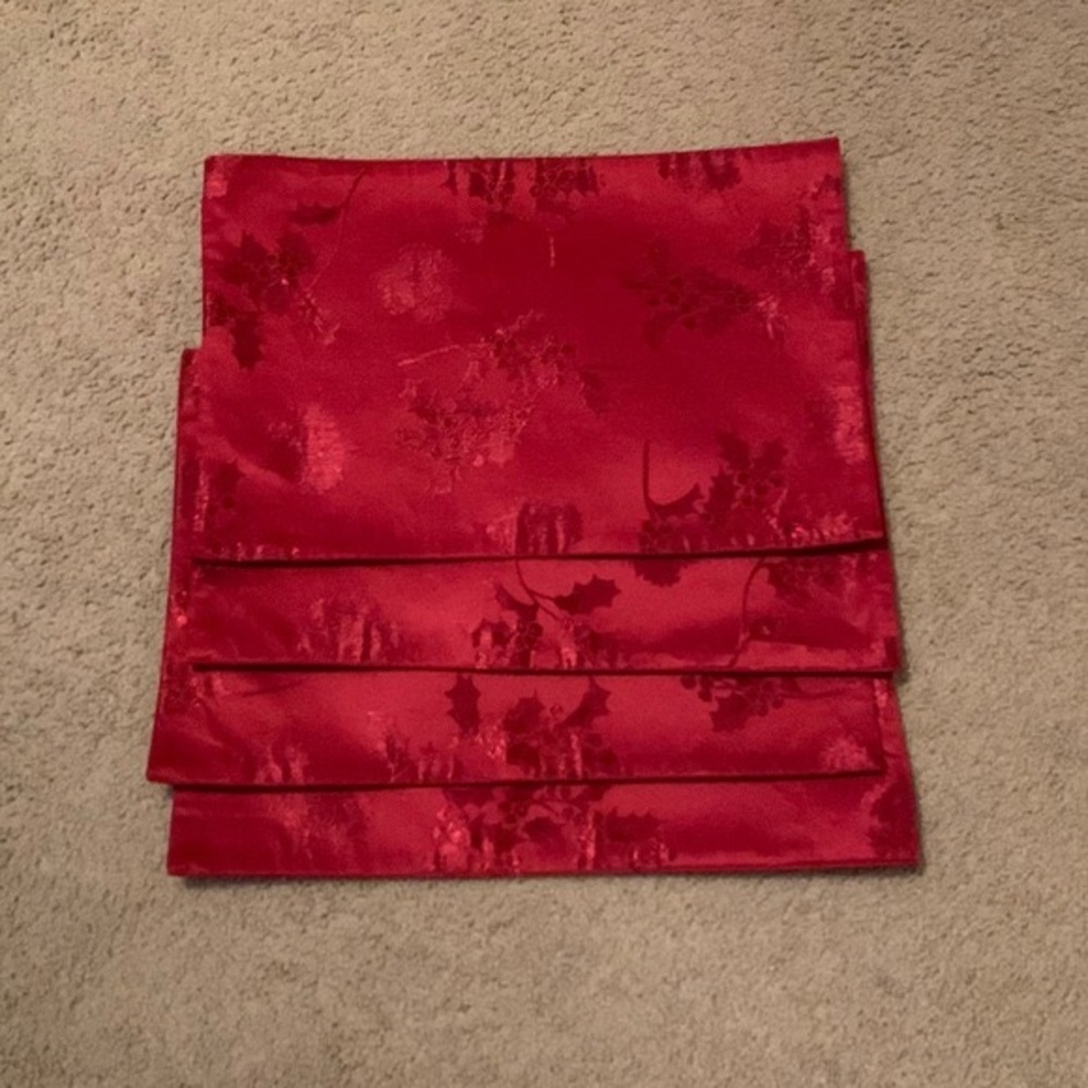 *Set of 4 red Christmas🎄holly placemats
